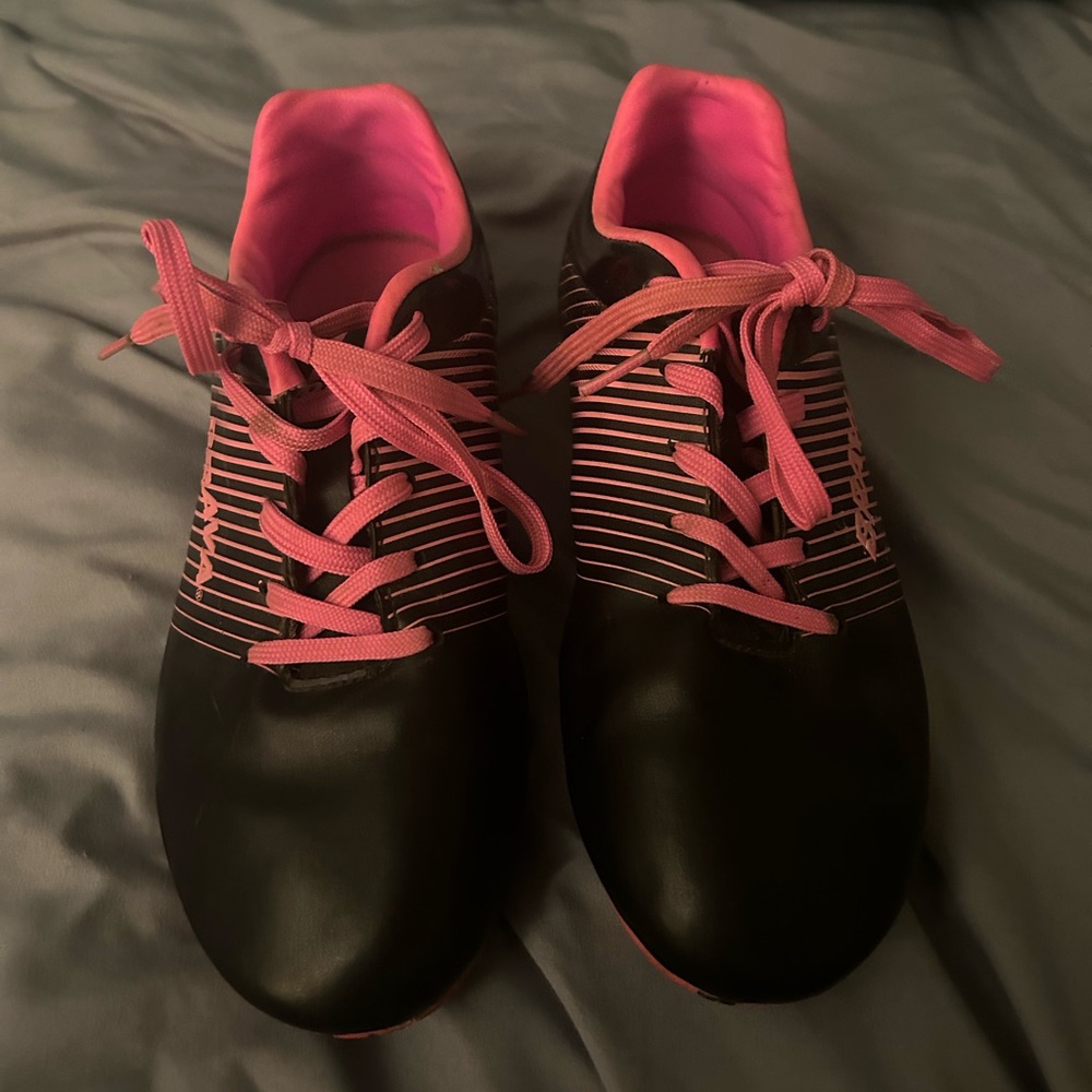 Girls soccer cleats size 4.5